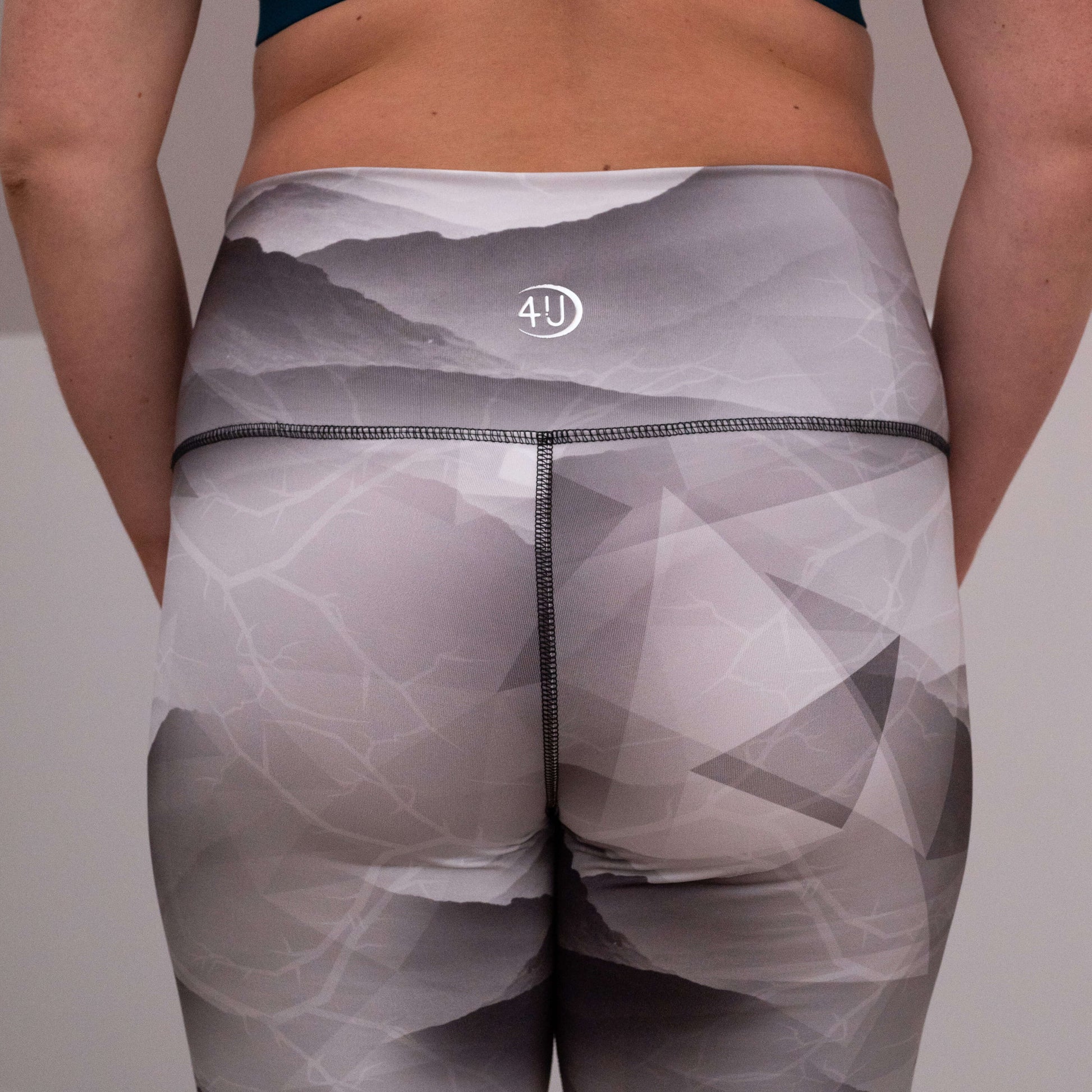 Eco-friendly maternity leggings made of recycled plastic bottles