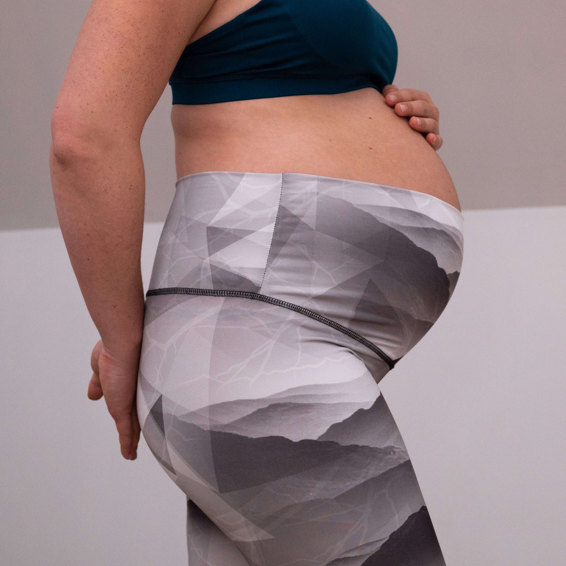 Eco-friendly maternity leggings made of recycled plastic bottles – 4U  Maternity